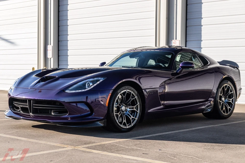 Fabricante de equipos originales 16-17 Dodge Viper GTC T/A 2.0 súper raro Stryker púrpura tablero calcomanía emblema Foto 4 de 4