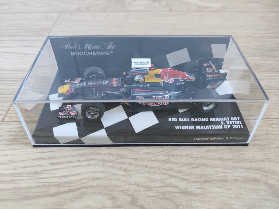 F1 Red Bull RB7, Vettel, Winner Malaysian GP 2011, 2511 pcs., Minichamps, 1:43 - Image 3 of 3