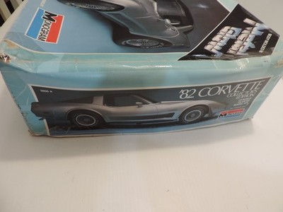 AUTO art 1982 Corvette コレクターエディション 1:18 REVIEW: AUTOart 1982 Corvette Collector Edition • DiecastSociety.com