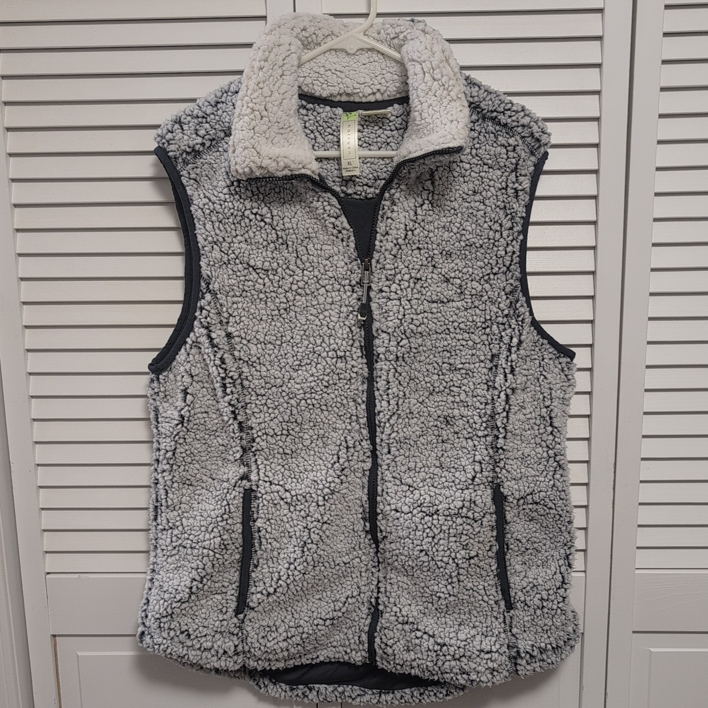Halcyon Sherpa Women's Vest XL White and Grey Full Zip Pockets Soft