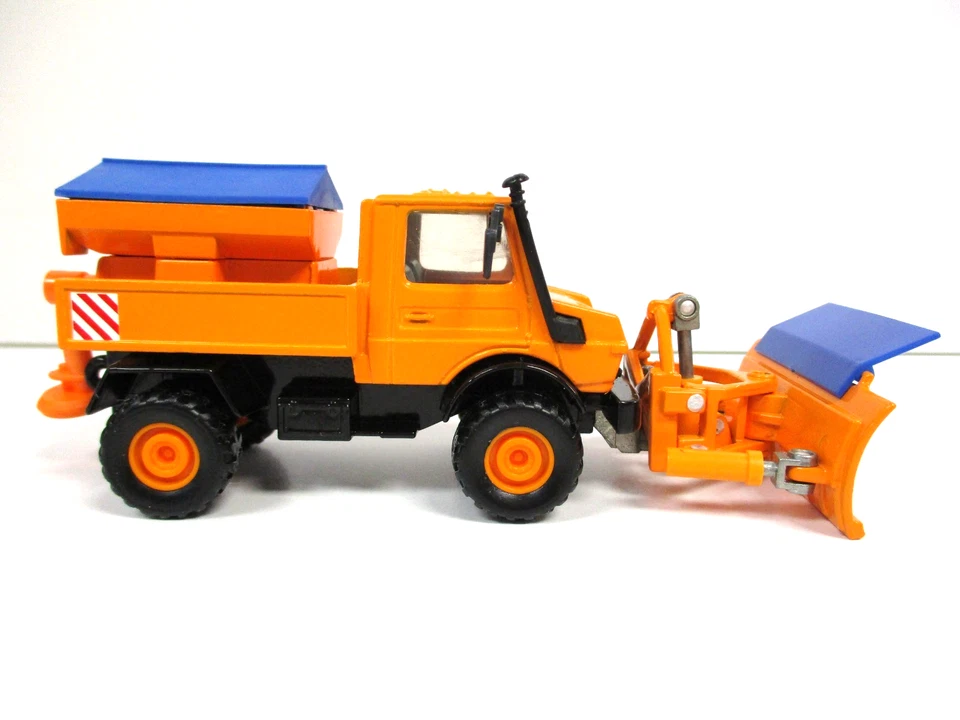 MATCHBOX - SUPER KINGS K-163 - MERCEDES-BENZ UNIMOG U120 SNOW PLOW / SPREADER - Image 2 of 4