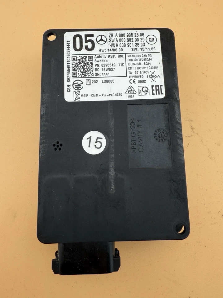 A0009052806 Sensor de distancia radar punto ciego delantero Mercedes Benz GLC300 2016-20 Foto 2 de 3