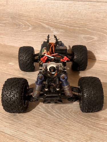 Team Losi Mini LST2 Monster Truck 4x4 RC 1/18 -MISSING PARTS / FOR REPAIR/PARTS - Picture 3 of 24