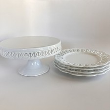 Soporte básico para pasteles de porcelana con lazo de encaje de porcelana y juego de 4 platos de postre de 8""