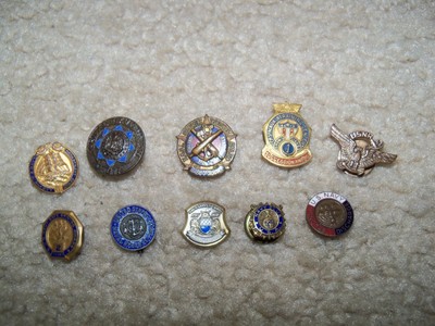 US Navy Lapel Pin Lot Ordnance Development Award Training Safety Hon Discharge