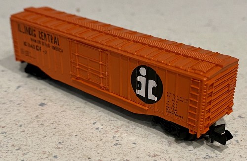 Model Power N Scale 3088 Illinois Central 50' Box Car IC 11143 w/ Case - Picture 8 of 11
