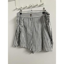 Striped Linen Shorts Size 16. Condition is Pre-owned - Excellent.