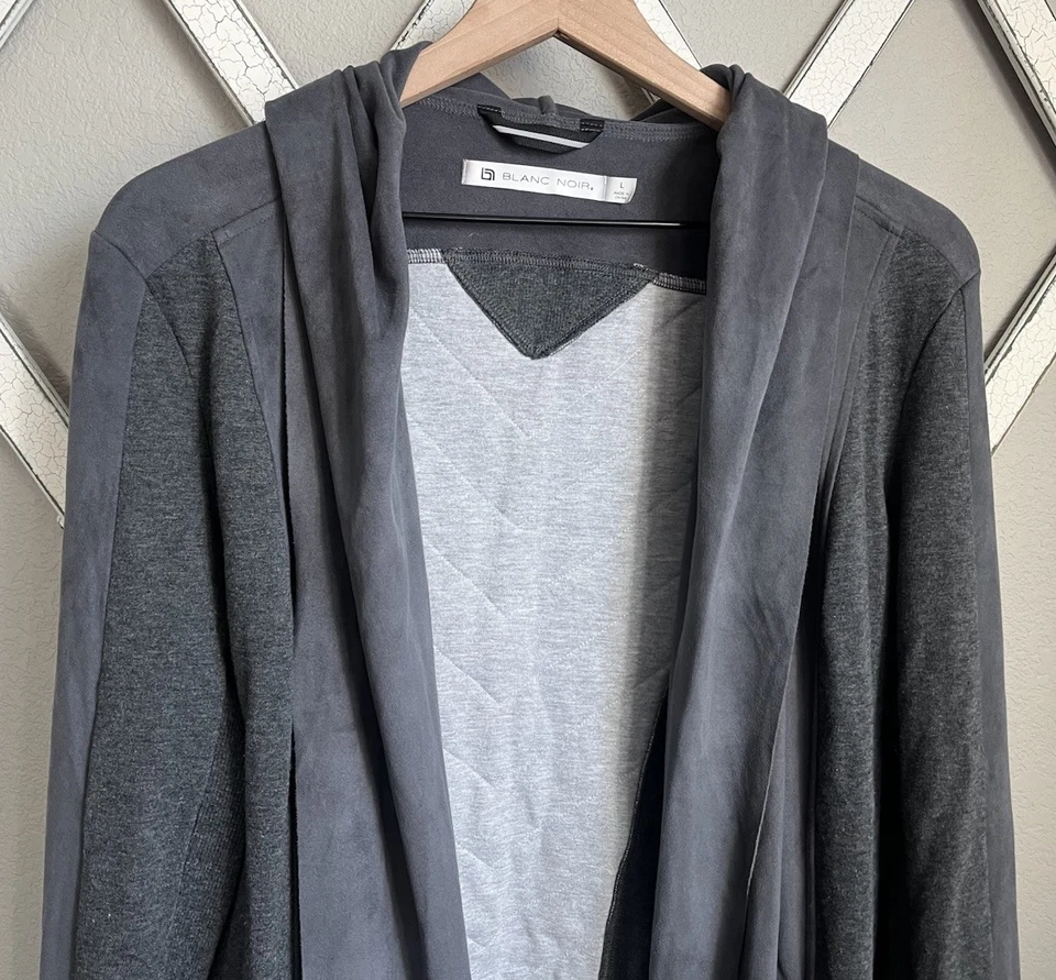 Moletom com capuz Blanc Noir feminino L camurça sintética frente aberta drapeado - Cinza *LEIA* - Imagem 2 de 4