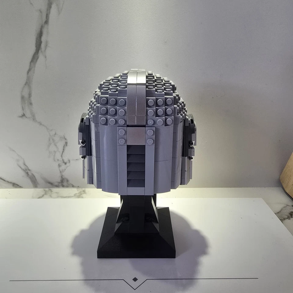LEGO Star Wars 75328 The Mandalorian Helmet, photo 4 sur 5