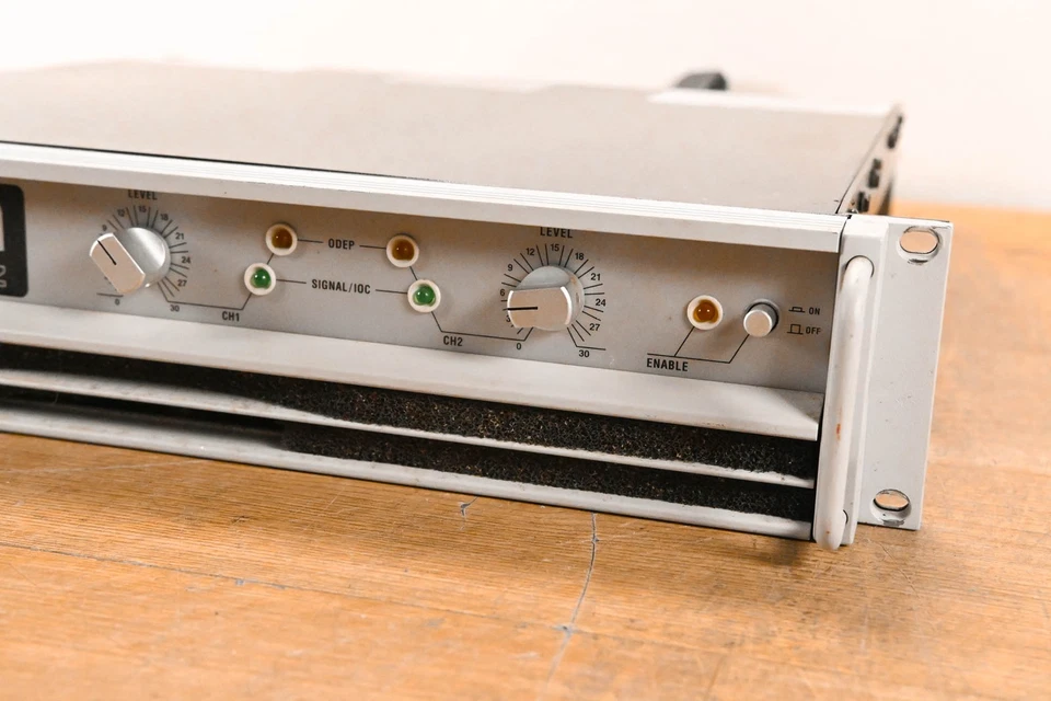 Crown Macro-Tech 3600VZ 2-Channel Power Amplifier CG01UK9 - Image 2 of 4