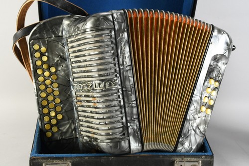 C05T07- Acordeón Hohner Club II B con estuche