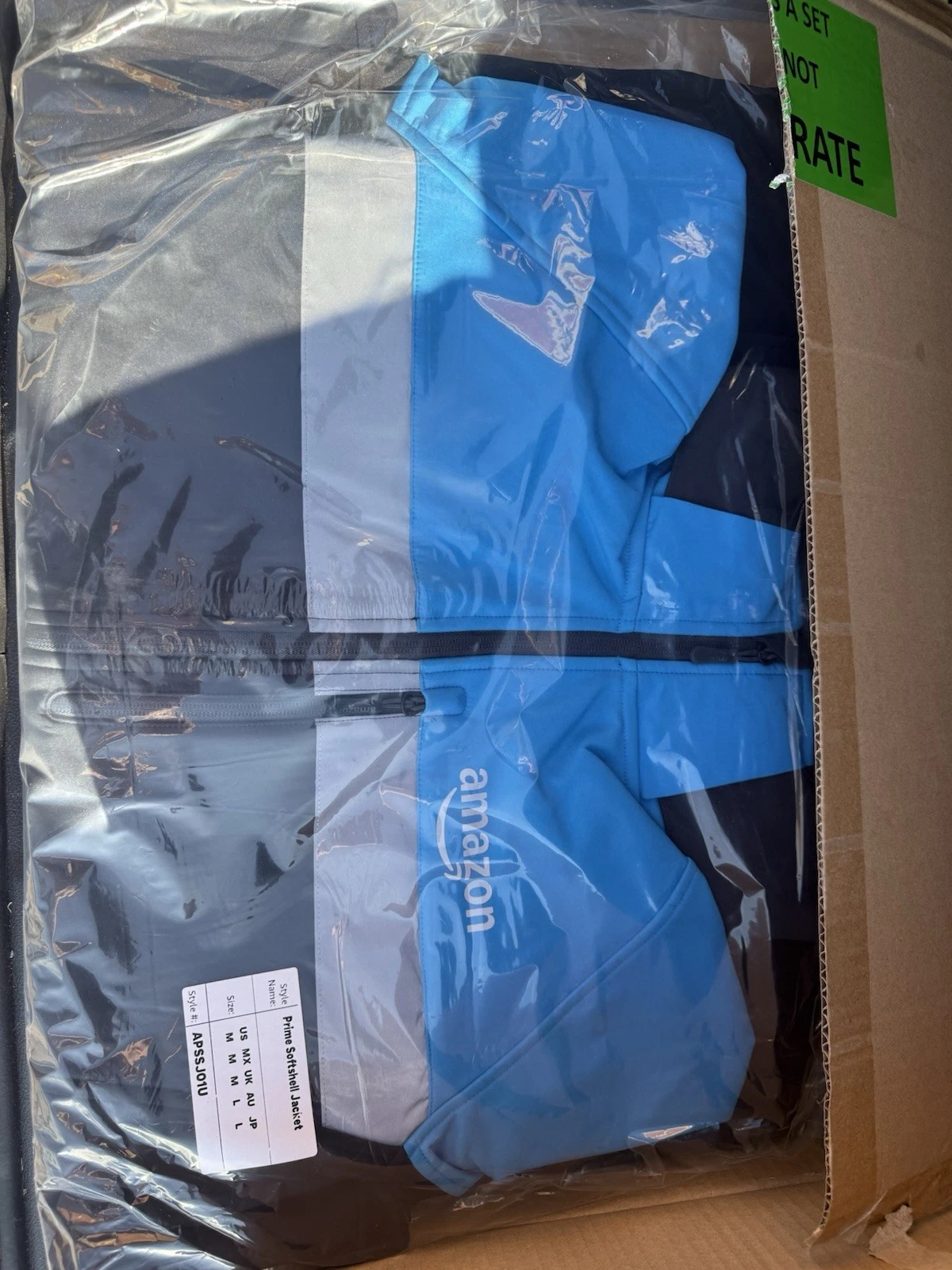NEW Amazon Luly Yang Softshell Jacket Medium Reflective Hooded
Opens in a new window or tab