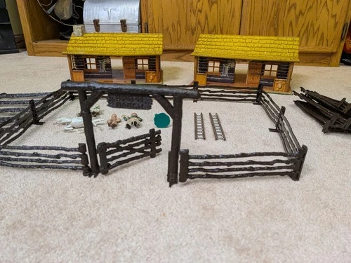 Vintage MARX  BAR-M-RANCH - Western Ranch Set Tin Toy Litho Cabins