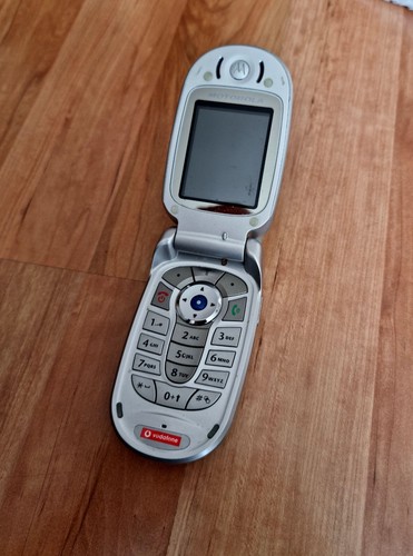 Motorola V525 in silbergrau - 第 1/2 張圖片