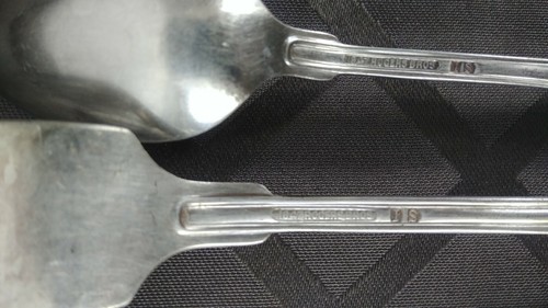 (Used) {Lot of 4} Rogers Bros IS Silver Plate Flatware Pattern: Threaded - Picture 3 of 3