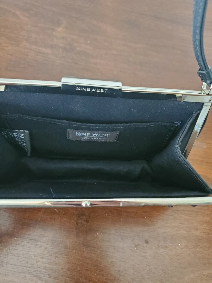 Bolso de mano de noche Nine West negro mini con tachuelas Foto 4 de 4