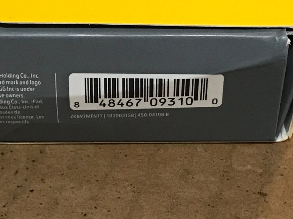 ZAGG Messenger Folio for the 9.7" iPad Pro, iPad, iPad Air & 2 - 103003158 - Image 3 of 3