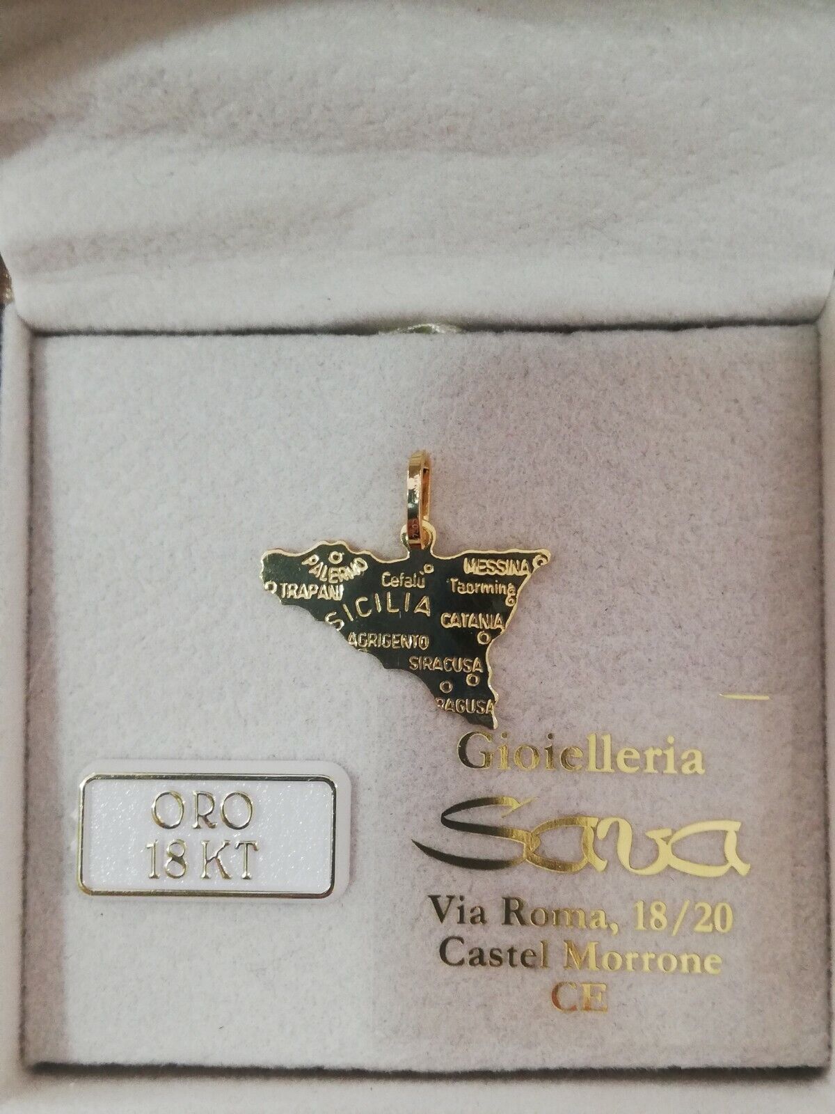 Foto 1 di 12