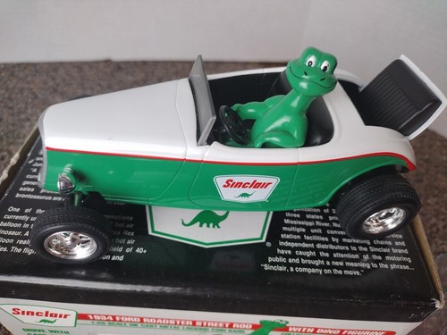 NIB SINCLAIR 1934 FORD ROADSTER STREET ROD W/DINO FIGURINE DIECAST COIN BANK $ - Picture 4 of 13