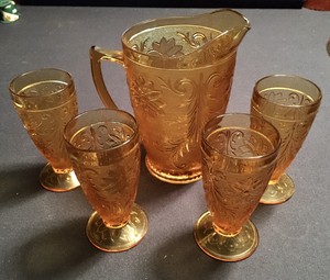 VINTAGE-TIARA-SANDWICH-GLASS-AMBER-PITCHER-amp-TEA-LEMONADE-GLASSES-5-pc-Set