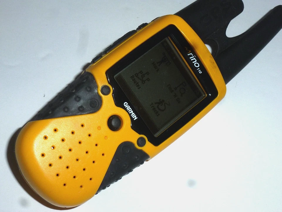 Garmin Rino 110 Handheld Hiking GPS Navigator FRS/GMRS Two-Way Radio Yellow - Image 2 of 4