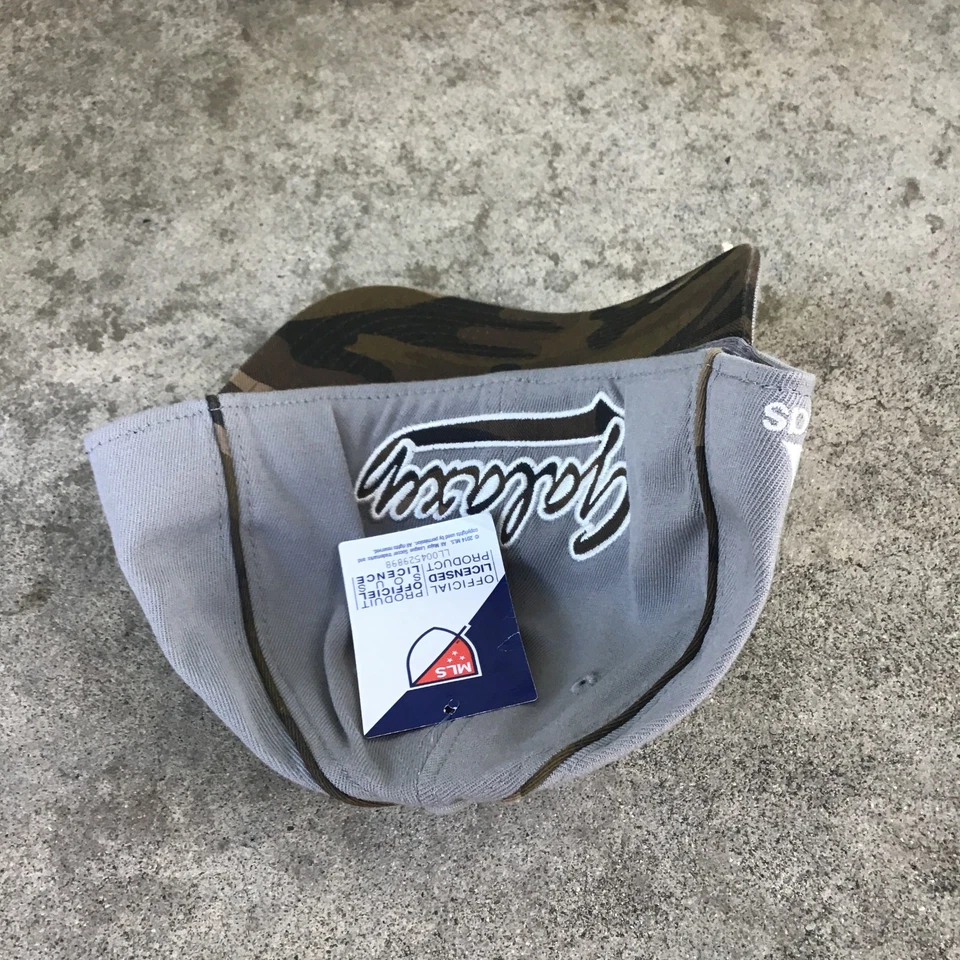 Nuevo con etiquetas Adidas Los Angeles Galaxy MLS Gris Camuflaje Flex Ajustado Pequeño/Mediano LA Foto 4 de 4