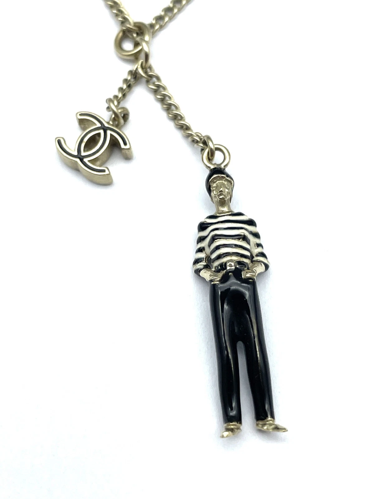 Collana CHANEL con ciondolo Coco e CC