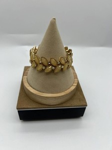 Gold Tone Leaf Design Stretch Bracelet