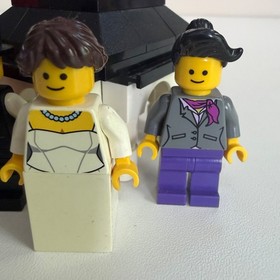 Lego Town Hall 10224 Modular Building Creator Expert Minifigures and Parts Bride