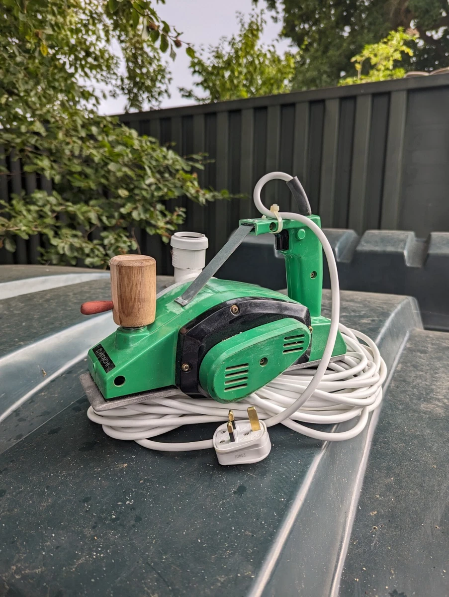 Surfboard planer outlet