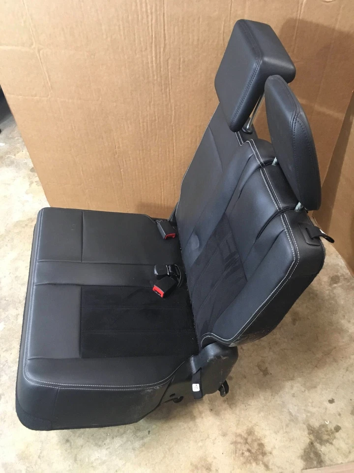 Dodge Grand Caravan 2012-2019 tercera fila asiento trasero izquierdo del lado del conductor OEM. Foto 2 de 4