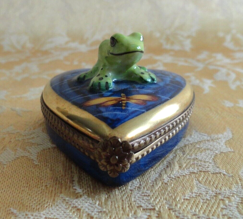 EXQUISITE PARRY VIEILLE LIMOGES PORCELAIN FROG & DRAGONFLY PILLBOX FLOWER CLASP - Picture 4 of 8