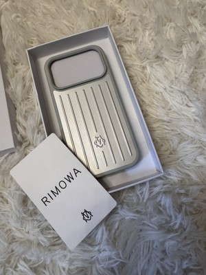 ** AUTHENTIC ** RIMOWA Apple iPhone 17 Pro Silver Aluminium Phone Case