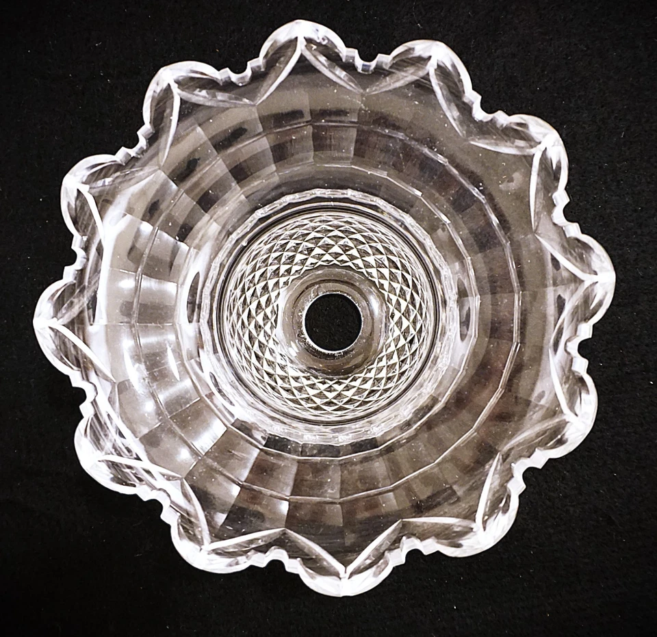 Araña de Baccarat Cristal Cuerpo Central Plato Parte 8" Ancho Foto 2 de 4