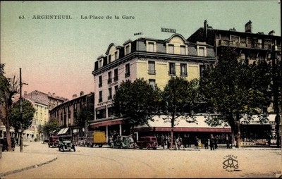 Postcard Argenteuil Val d'Oise, La Place de la Gare - 3493673