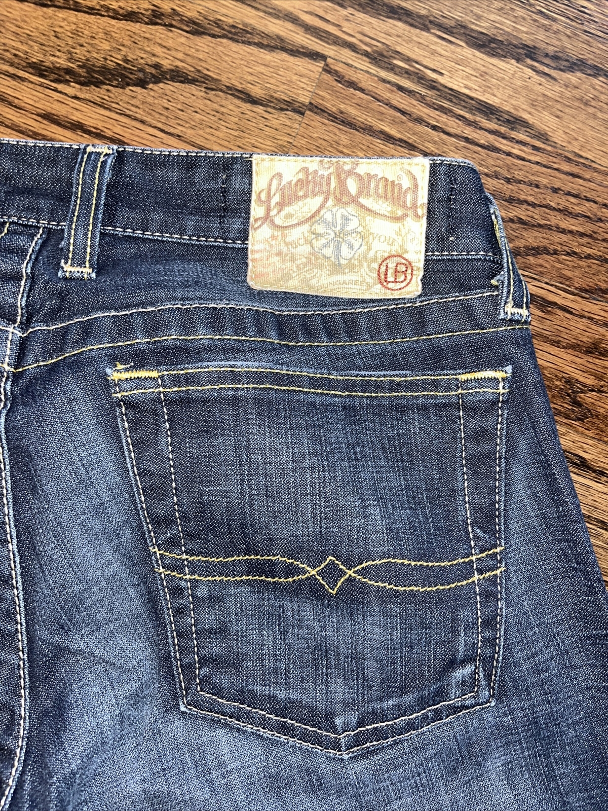 Lucky Brand Meggie Denim Womens Jeans Size 6/28. waist measures 30. inseam 31.5 - View 2
