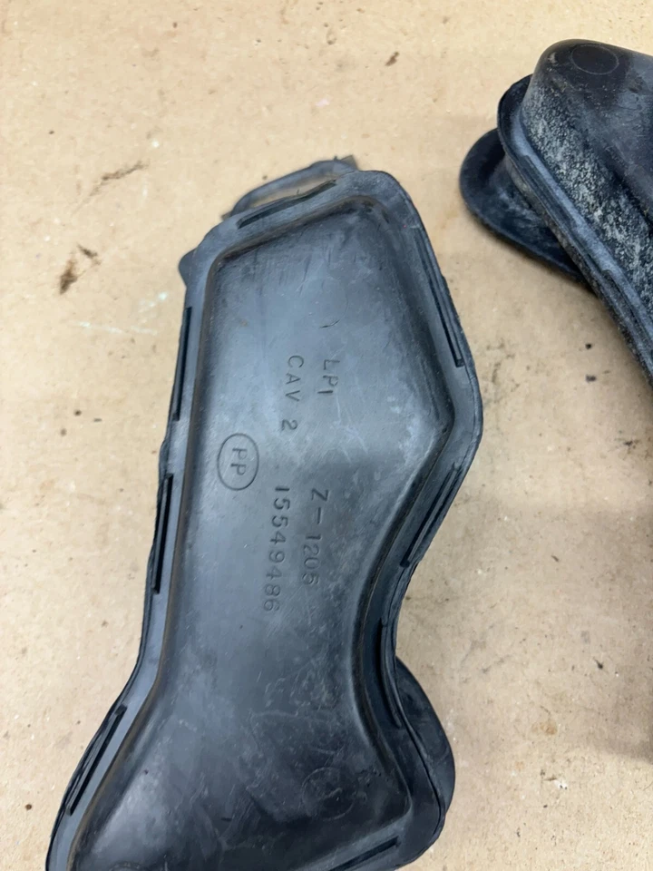 1988 1989 90 91 92 93 94 CHEVROLET GMC K1500 K2500 COWL VENT DUCTS 15549485/6 - Image 3 of 4