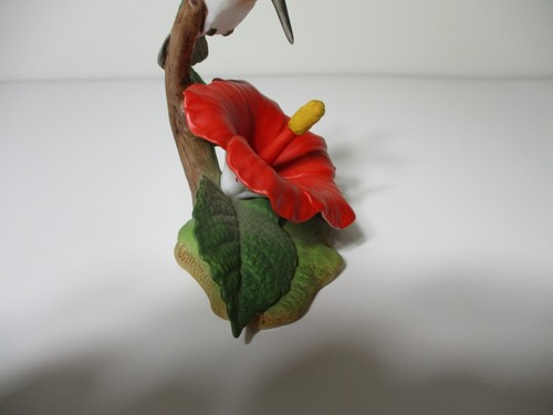 Andrea by Sadek Hummingbird Porcelain Figure 7342 Hummingbird, 3 7/8" tall. 1985 - Picture 5 of 7