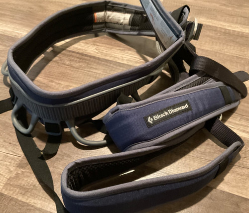 BLACK DIAMOND CLIMBING SIT HARNESS MOMENTUM AL BLUE ( ADULT L, 34-36 ) PREOWNED