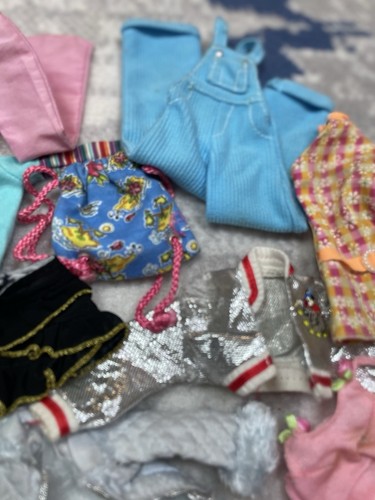 Riesiges Konvolut Barbie Kleidung Vintage Y2K Mix and Match Puppen Outfits Verkleiden - Bild 4 von 19