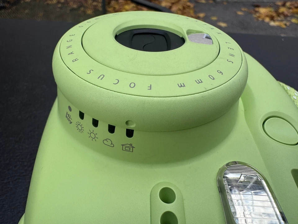 Cámara fotográfica instantánea Fujifilm Instax Mini 9 verde lima funciona perfectamente  Foto 3 de 4