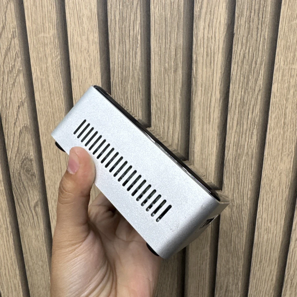 Intel NUC5i3MYHE i3-5010U 2GB RAM 128GB SSD sin probar sin cable de alimentación Foto 4 de 4