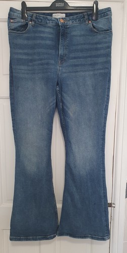 Mittelblaue Bootcut-Jeans Größe 20 ausgestellt 30" Bein!