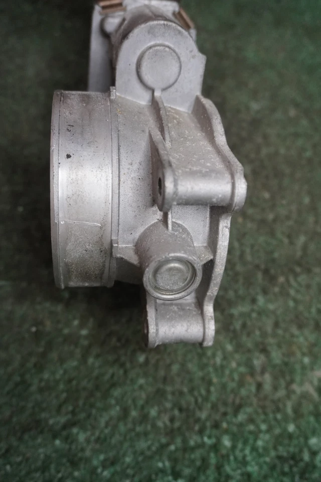 Chevrolet Tahoe 2015 2016 2017 2018 carrocería del acelerador 5,3 L fabricante de equipos originales 85 k millas 12678224 Foto 3 de 4