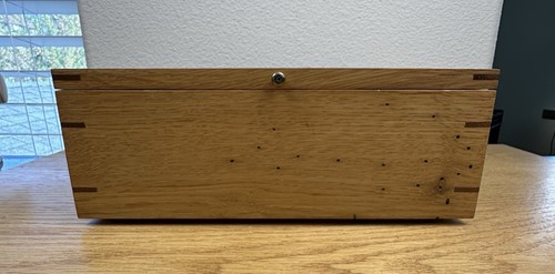 Joyero vintage de madera de roble hecho a mano con tapa con bisagras bandejas deslizantes divididas 1998 - Imagen 11 de 16