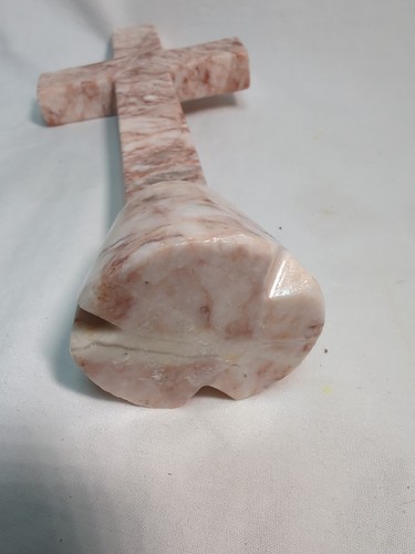 Rosen Travertin Stein handgeformtes Kreuz freistehend - Bild 5 von 10