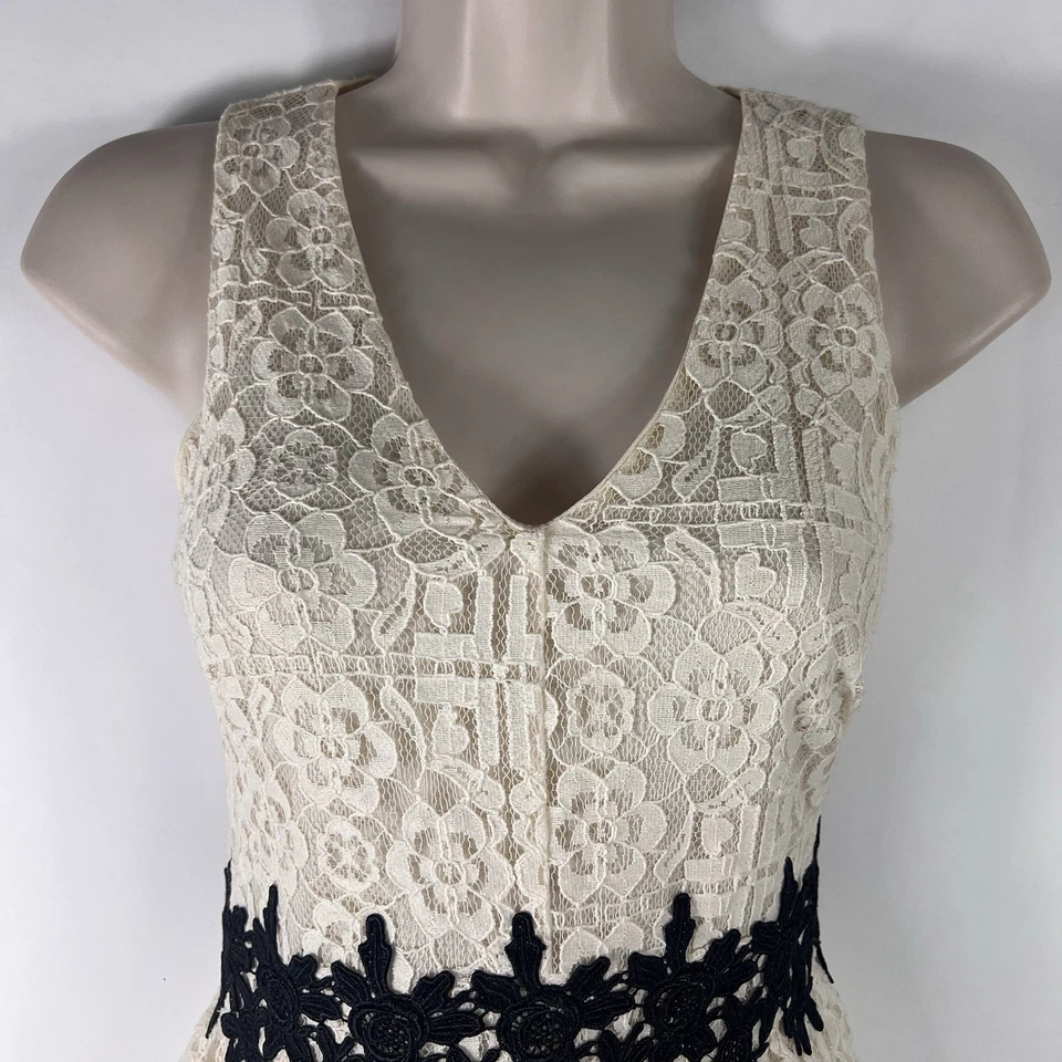 Vestido Alya Para Mujer XS Sin Mangas Ajuste y Acampanado Línea A Por encima de la Rodilla Marfil Floral Encaje Foto 2 de 4