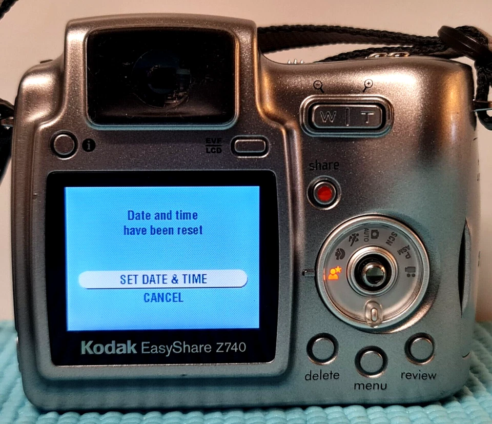 KODAK Easyshare Z740 5.0MP Digital Camera Silver Retina Aspheric All Glass Lens - Image 3 of 4