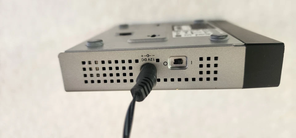 Cisco SF100D-08 SD208T V01 8-Port 10/100 Desktop Network LAN Switch EXCL PSU - Image 3 of 4