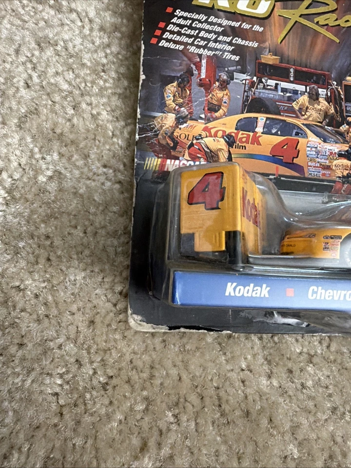 1998 NASCAR Hot Wheels Pit Crew #4Bobby Hamilton 1/64Chevy Monte Carlo & ToolBox - Image 2 of 4
